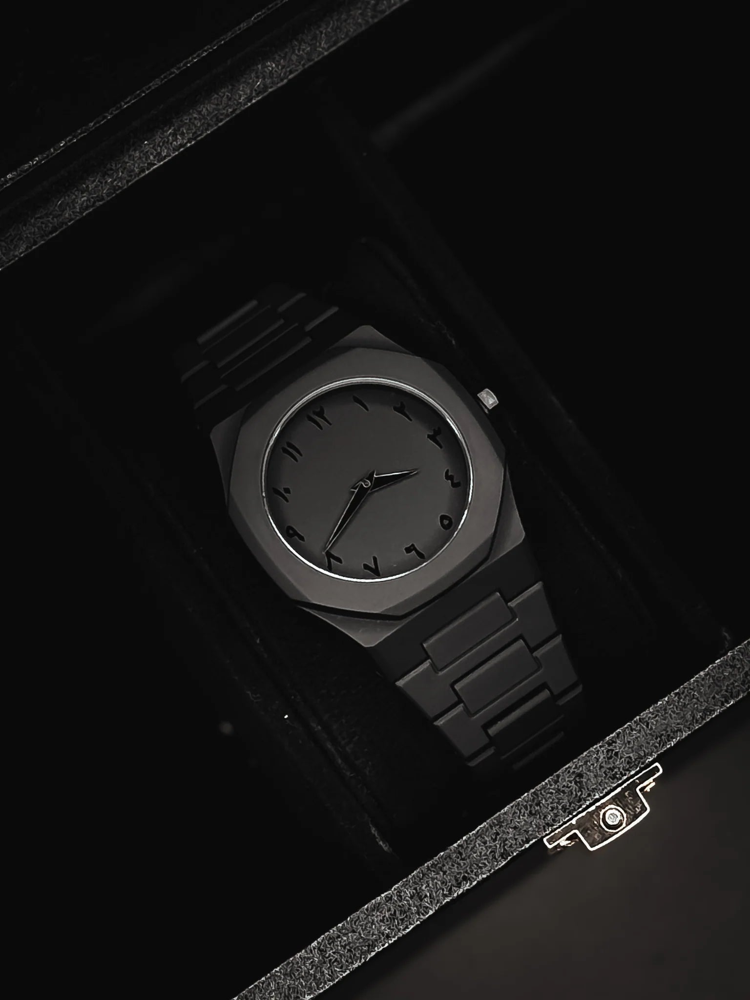 Black Arabic Aura Watch with boX For Men – Elegant Design, Arabic Numerals, Premium Quartz Movement